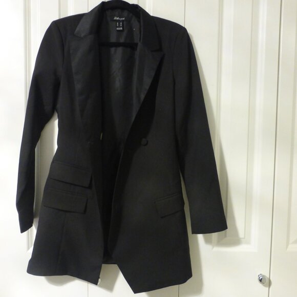 REVAMPED long black blazer with removable chain - Picture 6 of 7